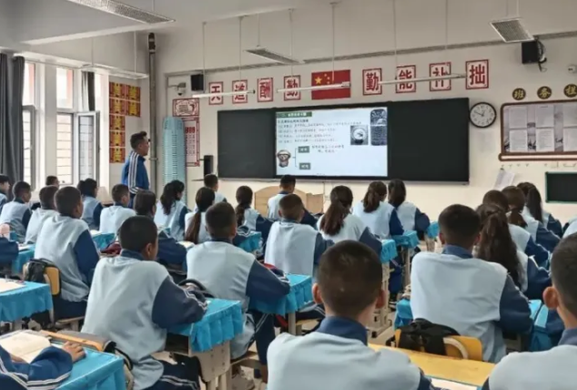 高水平校园职业安排“三组长”制围绕教育要害要素进行体系变